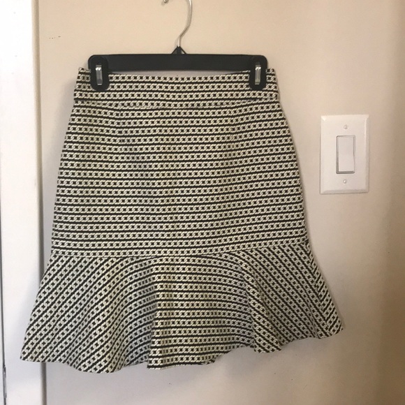 LIKE NEW Banana Republic Jacquard Skirt - 00P - Picture 2 of 6